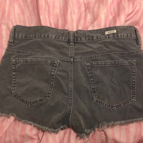 Brandy Melville High-Waisted Shorts - Picture 4 of 4